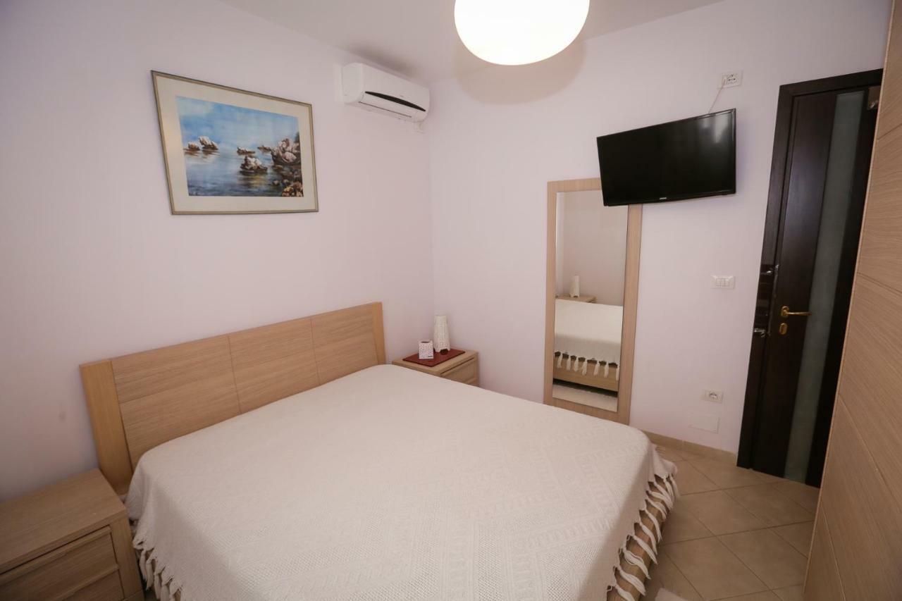Pine-Tree Apt W/ Private Garden 50 M From The Sea 골렘 외부 사진