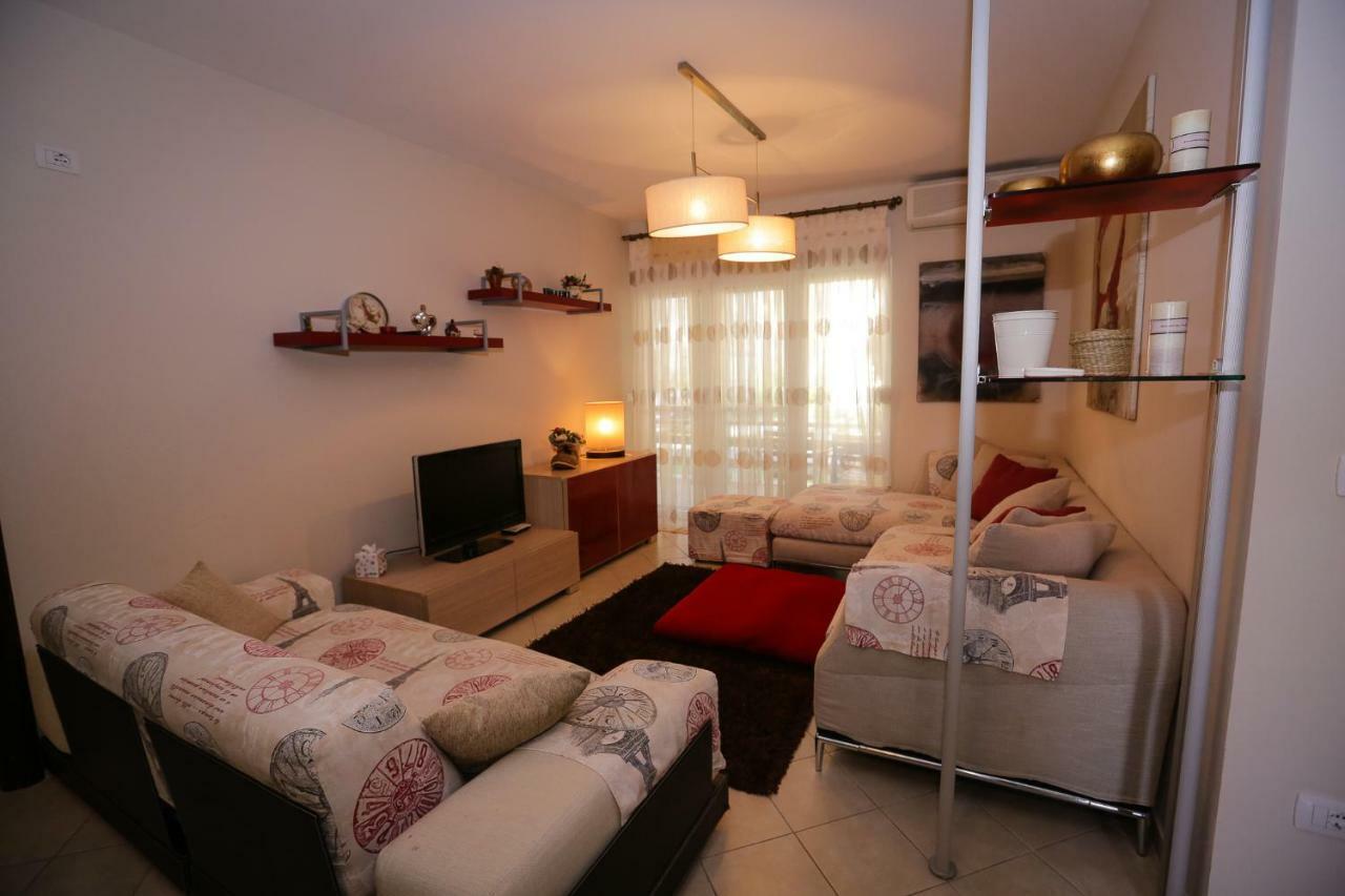 Pine-Tree Apt W/ Private Garden 50 M From The Sea 골렘 외부 사진