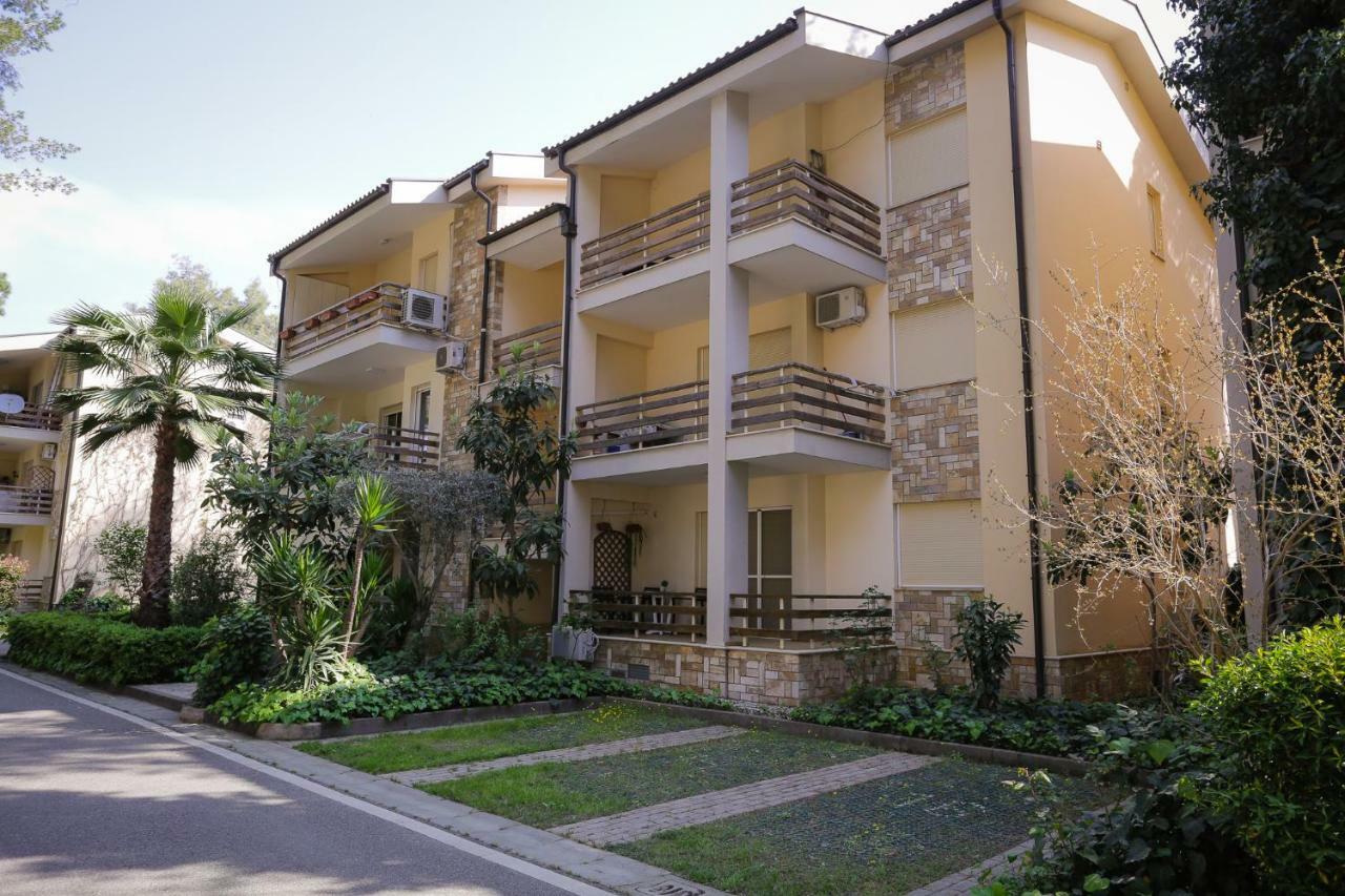 Pine-Tree Apt W/ Private Garden 50 M From The Sea 골렘 외부 사진