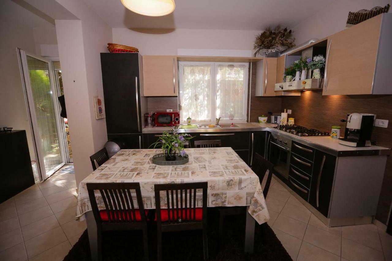 Pine-Tree Apt W/ Private Garden 50 M From The Sea 골렘 외부 사진