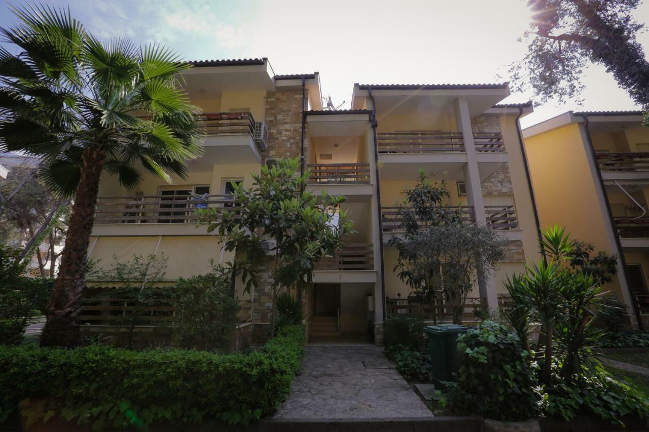 Pine-Tree Apt W/ Private Garden 50 M From The Sea 골렘 외부 사진